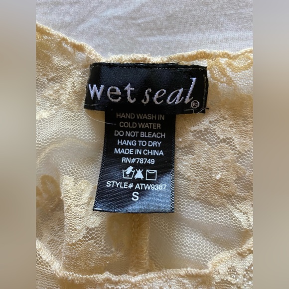 Wet seal off white Sz S stretch lace top - Picture 2 of 3